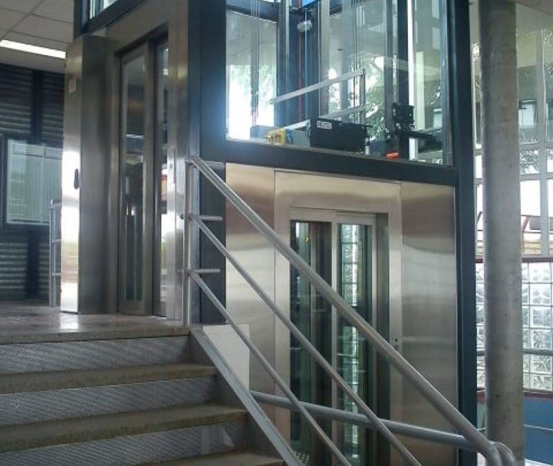 Viladecans – Ascensor adaptatat – Estació de Rodalies