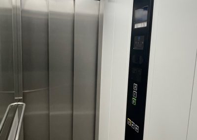 Detall de l'interior de l'ascensor