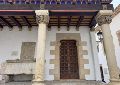 Plataforma de carga rehabilitada en la reserva de obras de arte de los museos de Sitges